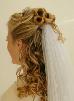 jennifer aniston wedding hairstyle. Add a veil to your wedding hairstyle for 